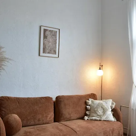 Cozy In A Historic Building - Free Parking *